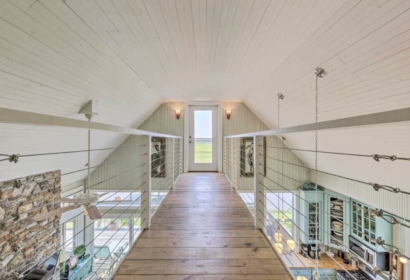 Spacious & Secluded Stilt Home On Fontaine Reserve