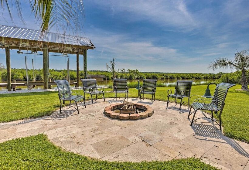 Spacious & Secluded Stilt Home On Fontaine Reserve