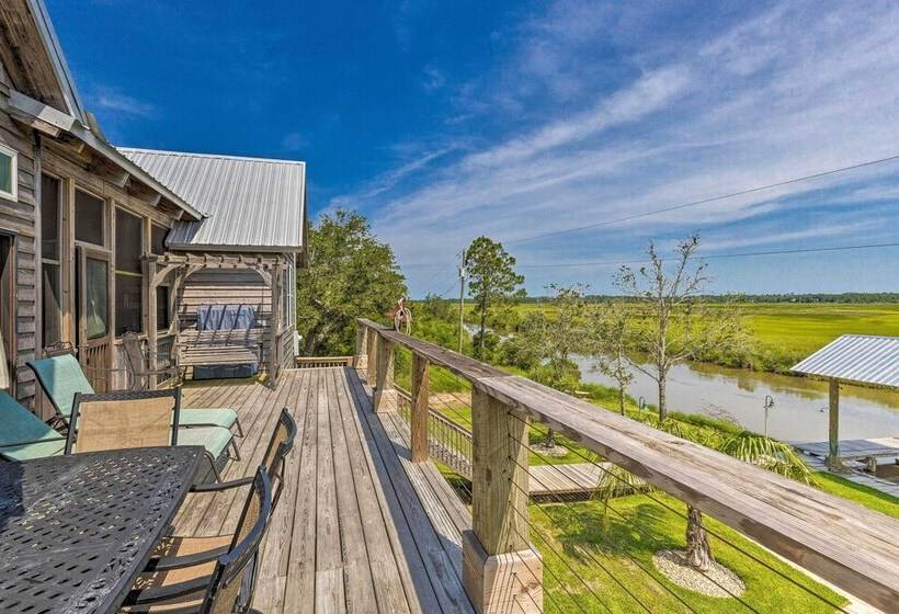 Spacious & Secluded Stilt Home On Fontaine Reserve