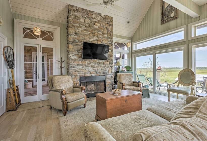 Spacious & Secluded Stilt Home On Fontaine Reserve