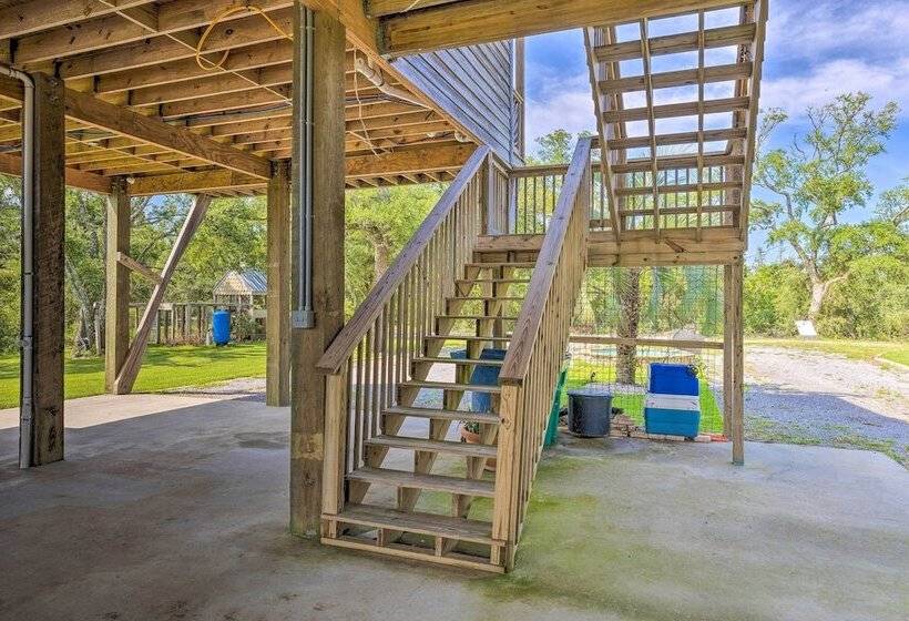 Spacious & Secluded Stilt Home On Fontaine Reserve