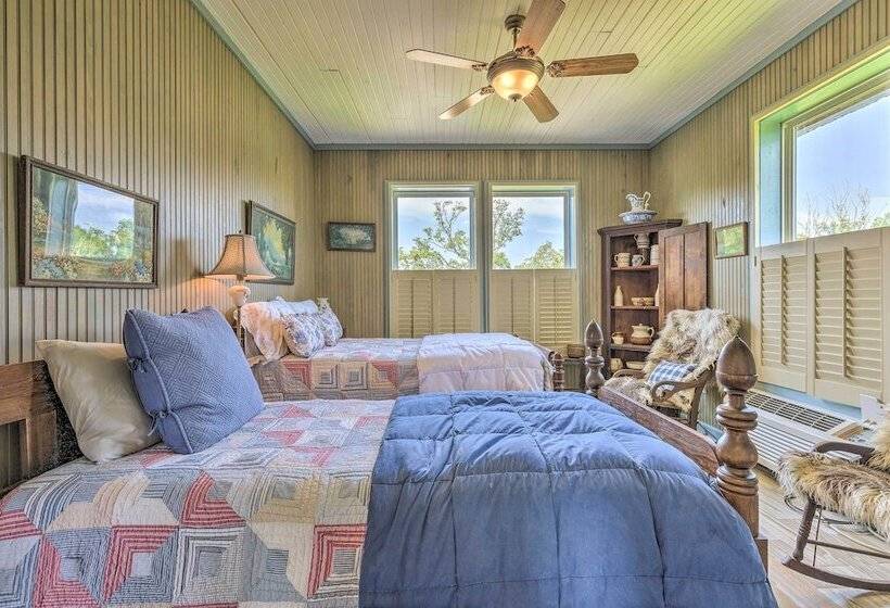 Spacious & Secluded Stilt Home On Fontaine Reserve