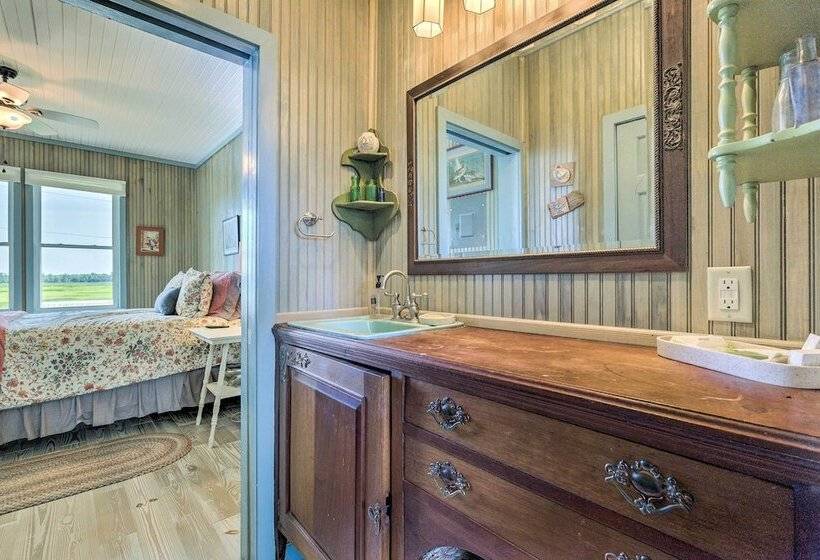 Spacious & Secluded Stilt Home On Fontaine Reserve