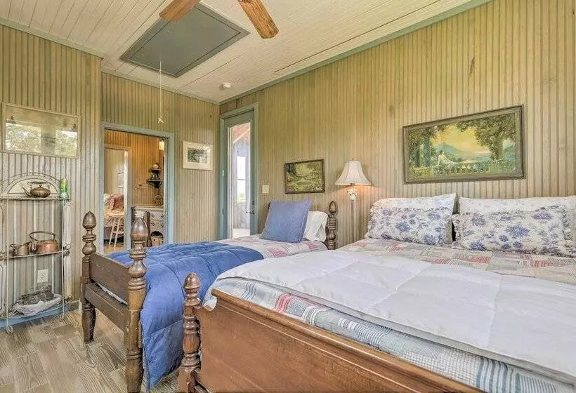 Spacious & Secluded Stilt Home On Fontaine Reserve