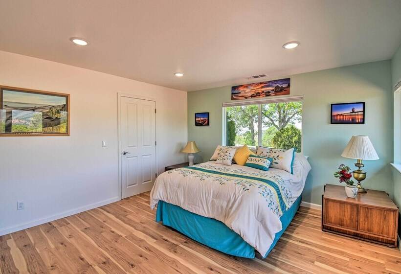 Stunning  Treetop Villa    1 Mi To Dtwn Mariposa!