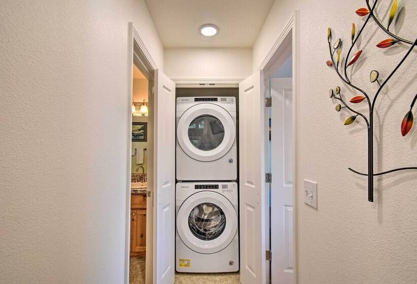 Stunning  Treetop Villa    1 Mi To Dtwn Mariposa!