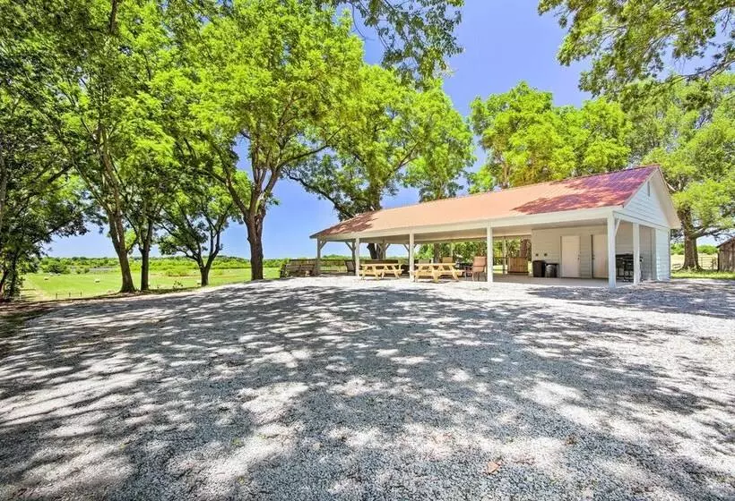 Stylish Lake O  The Cherokees Cabin W/ Patio!
