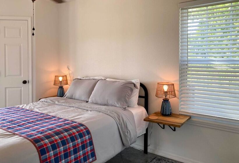 Stylish Lake O  The Cherokees Cabin W/ Patio!