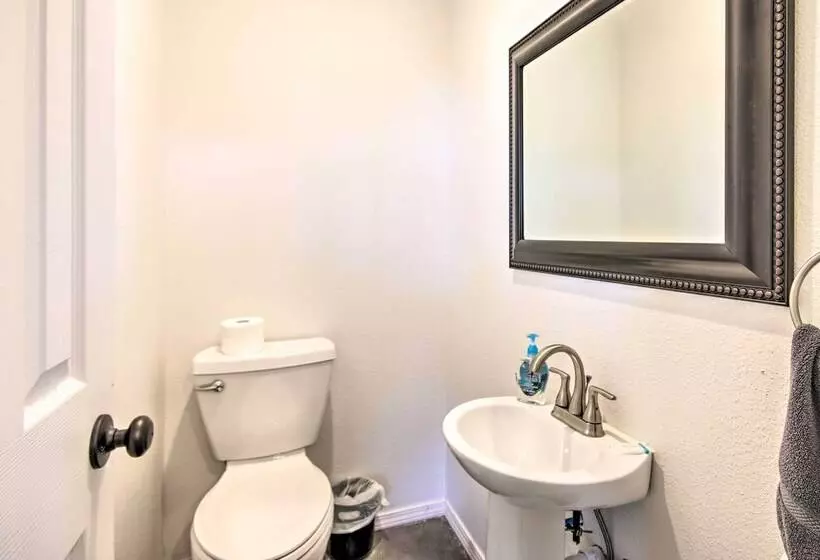 Stylish Lake O  The Cherokees Cabin W/ Patio!