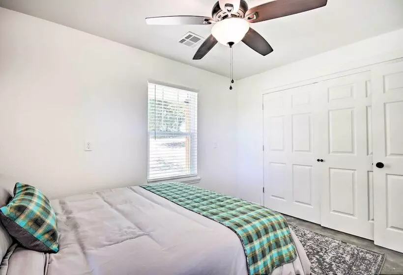 Stylish Lake O  The Cherokees Cabin W/ Patio!