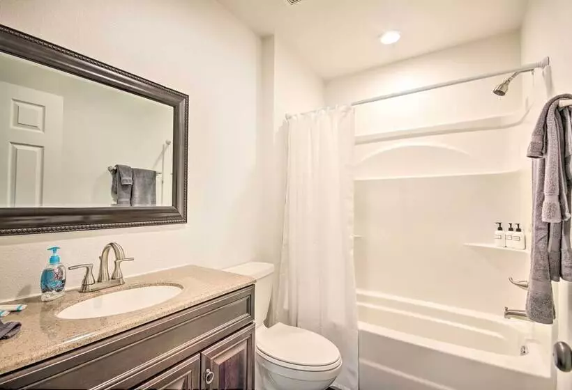 Stylish Lake O  The Cherokees Cabin W/ Patio!