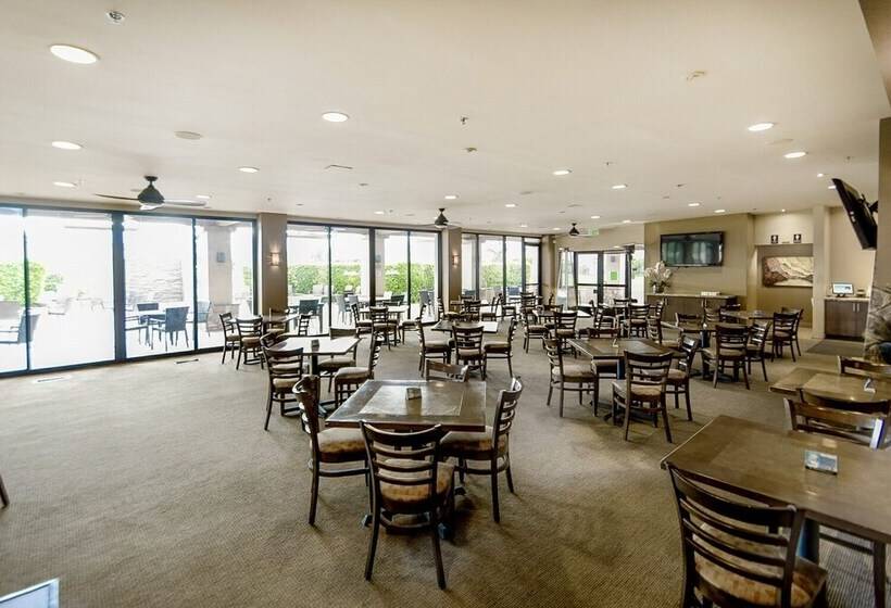 Sunny Palm Desert Home   Swim, Golf & Relax!