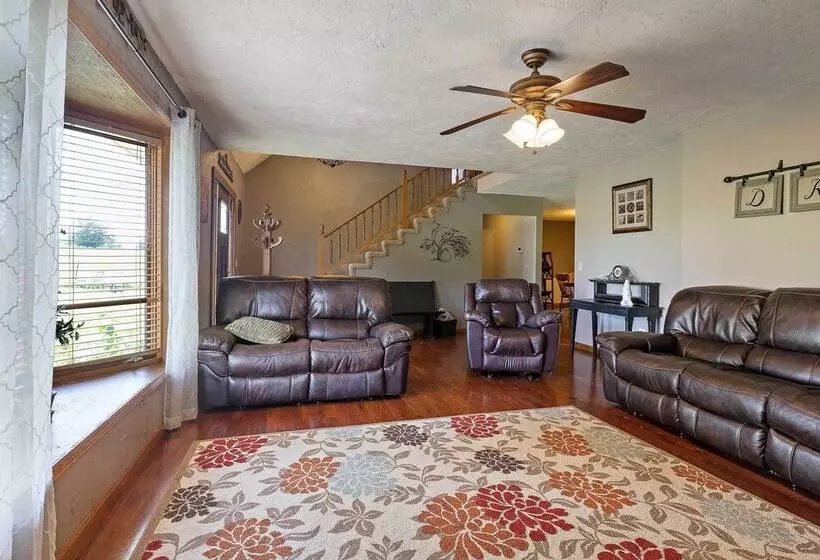 Tranquil Family Home W/ Yard, 14 Mi To Springfield