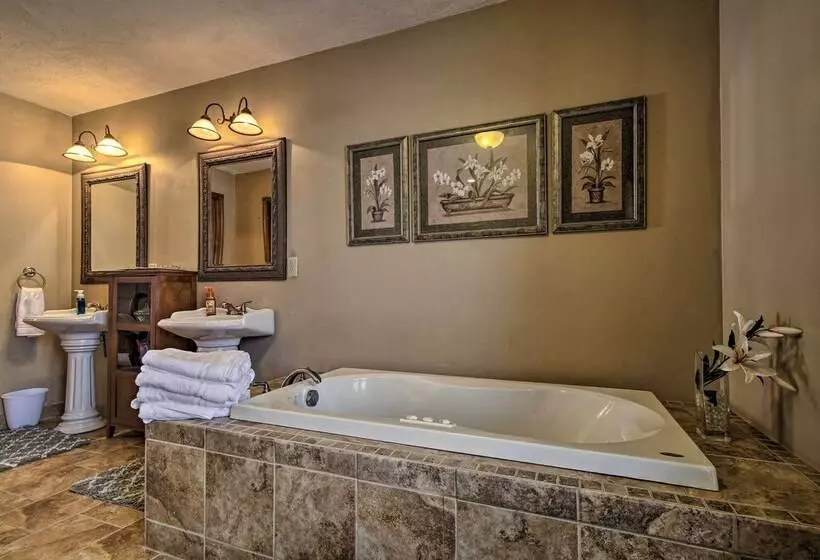 Tranquil Family Home W/ Yard, 14 Mi To Springfield