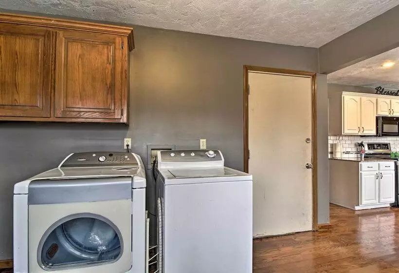 Tranquil Family Home W/ Yard, 14 Mi To Springfield