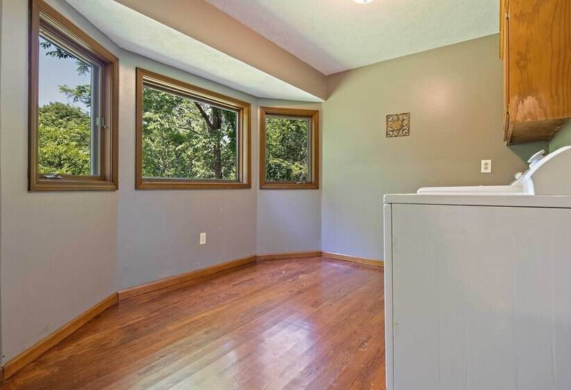 Tranquil Family Home W/ Yard, 14 Mi To Springfield