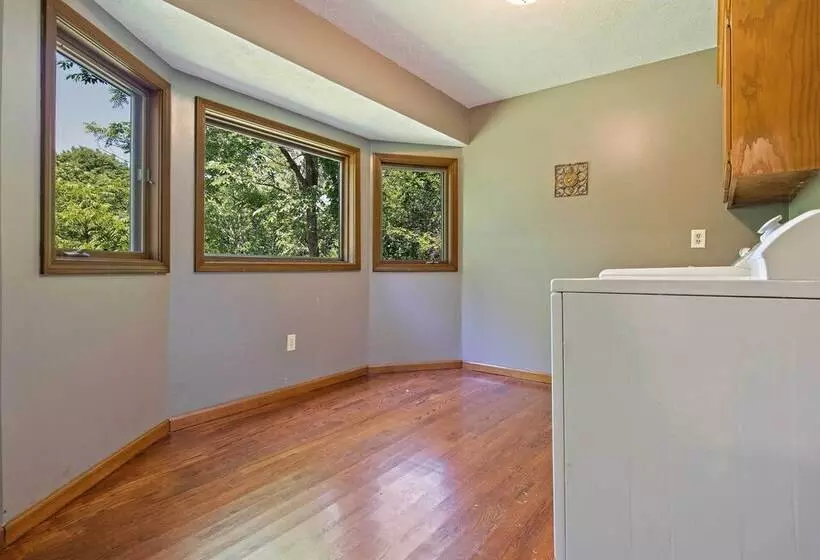 Tranquil Family Home W/ Yard, 14 Mi To Springfield