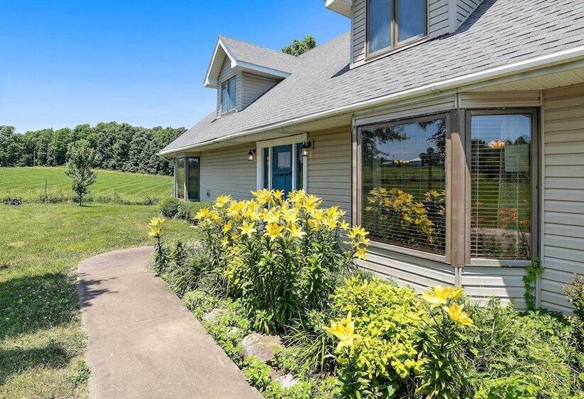 Tranquil Family Home W/ Yard, 14 Mi To Springfield