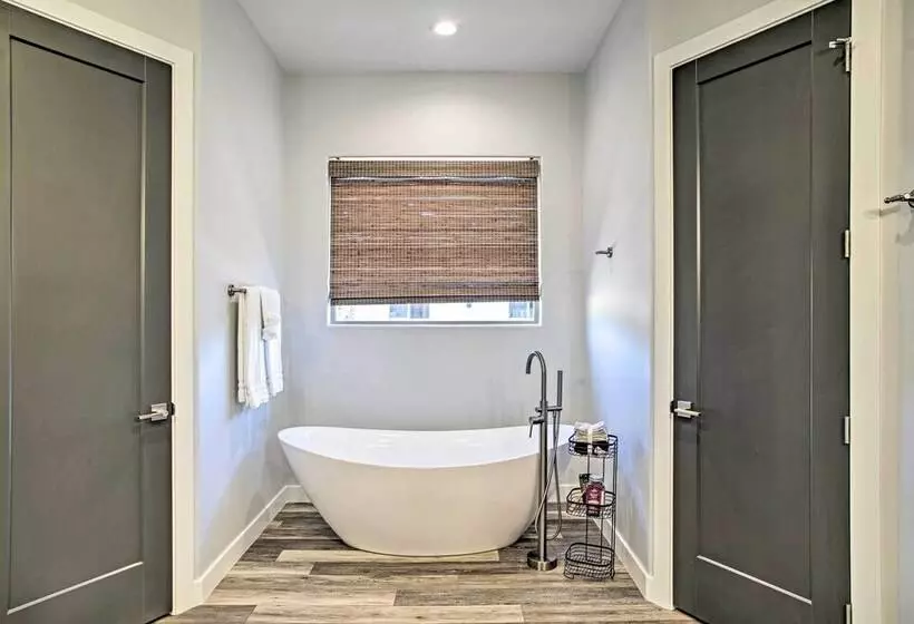 Tranquil Sedona Home With Fireplace & Hot Tub!