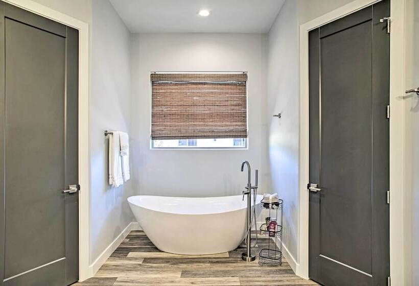 Tranquil Sedona Home With Fireplace & Hot Tub!