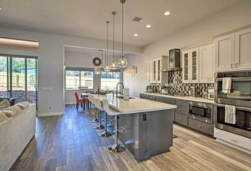 Tranquil Sedona Home With Fireplace & Hot Tub!