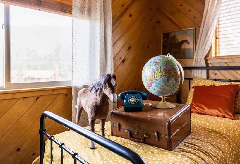 Whispering Hollow Lodge On Greer Main St!