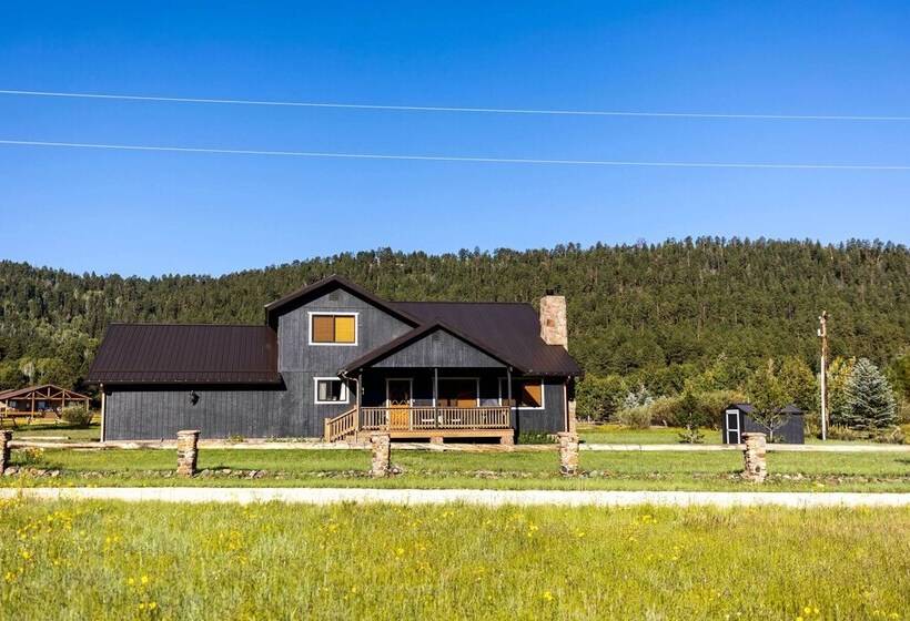 Whispering Hollow Lodge On Greer Main St!