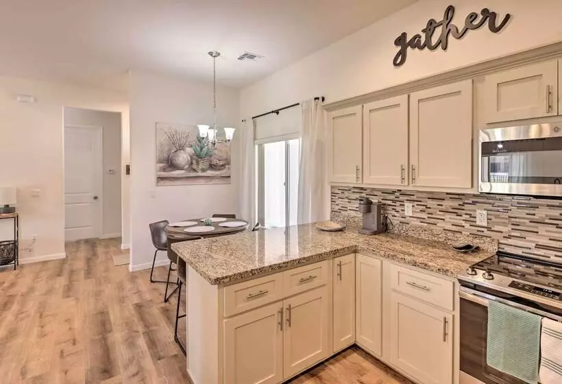 Bright Home W/ Yard, 4 Mi To Colorado River!