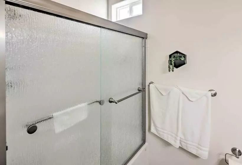 Bright Home W/ Yard, 4 Mi To Colorado River!