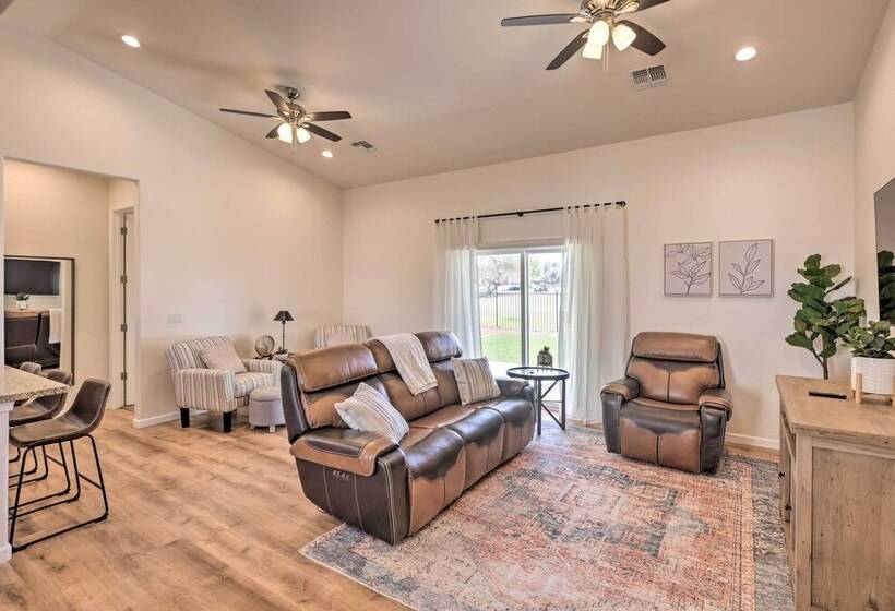 Bright Home W/ Yard, 4 Mi To Colorado River!