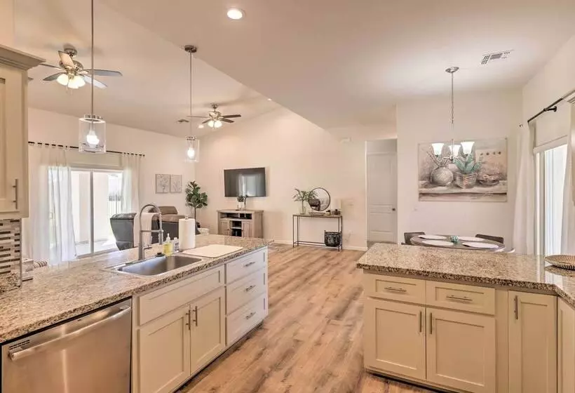 Bright Home W/ Yard, 4 Mi To Colorado River!