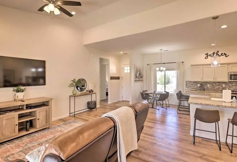 Bright Home W/ Yard, 4 Mi To Colorado River!