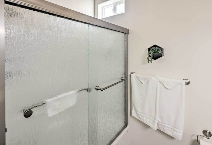 Bright Home W/ Yard, 4 Mi To Colorado River!