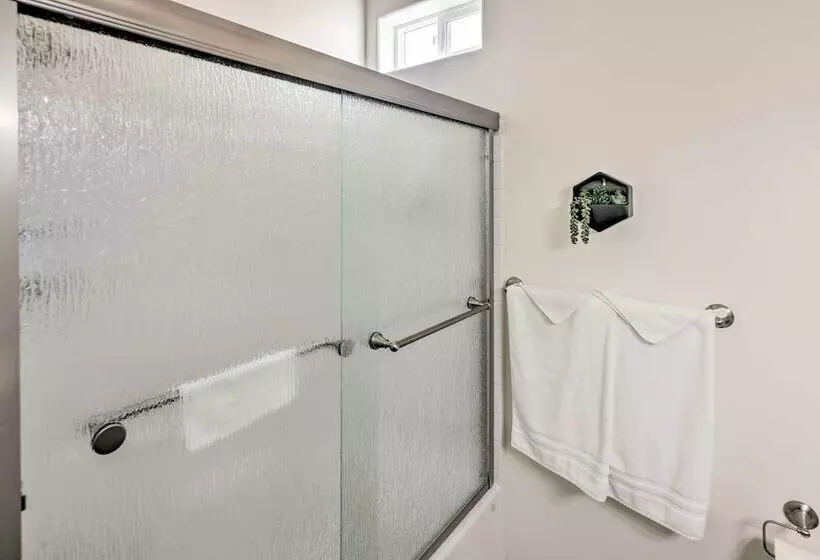 Bright Home W/ Yard, 4 Mi To Colorado River!