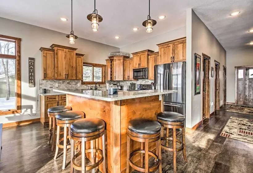 Cabin W/ Gradual Slope To Sandy Bottom Swimming!