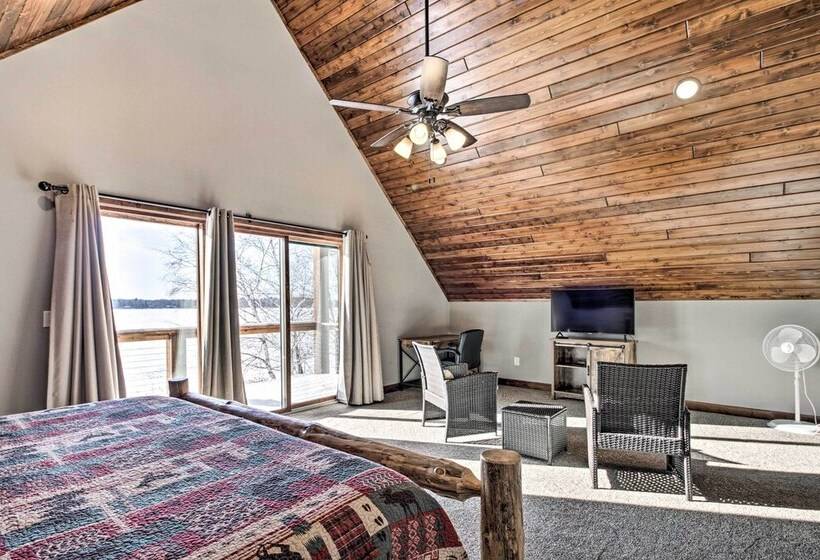 Cabin W/ Gradual Slope To Sandy Bottom Swimming!