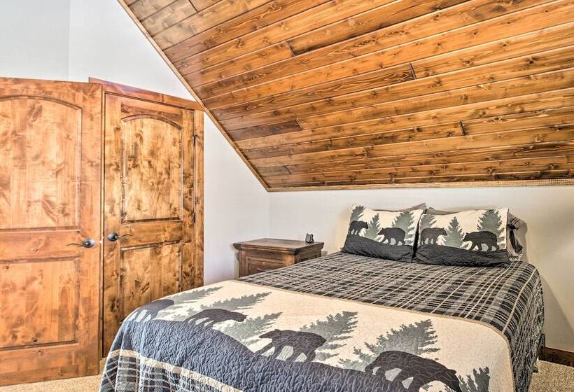 Cabin W/ Gradual Slope To Sandy Bottom Swimming!