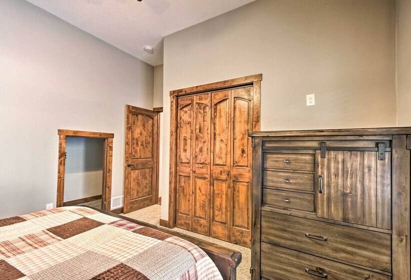 Cabin W/ Gradual Slope To Sandy Bottom Swimming!