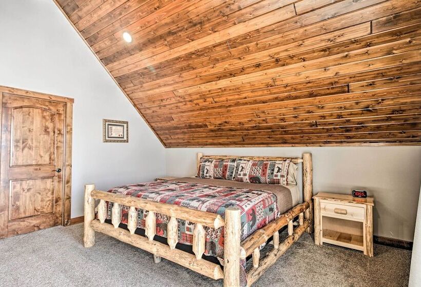 Cabin W/ Gradual Slope To Sandy Bottom Swimming!