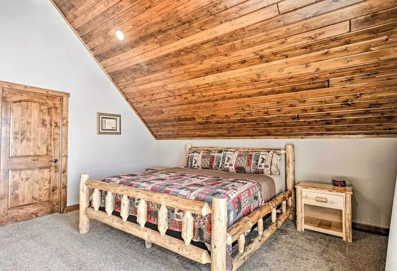 Cabin W/ Gradual Slope To Sandy Bottom Swimming!