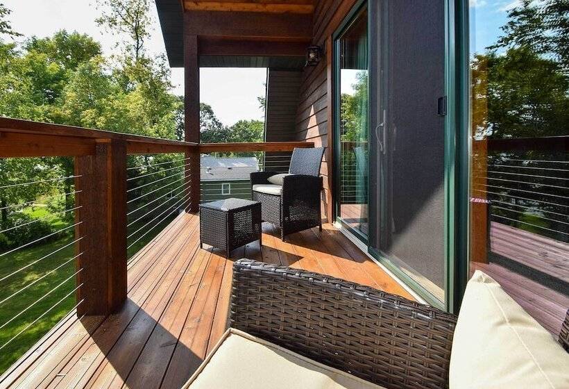 Cabin W/ Gradual Slope To Sandy Bottom Swimming!