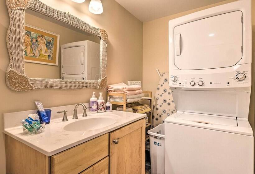 Charming Charlottesville Apt W/ Outdoor Space!