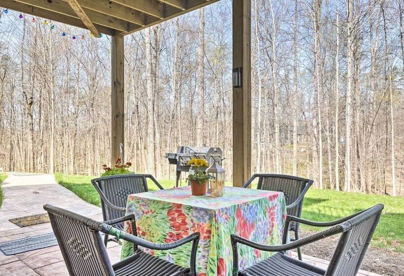 Charming Charlottesville Apt W/ Outdoor Space!