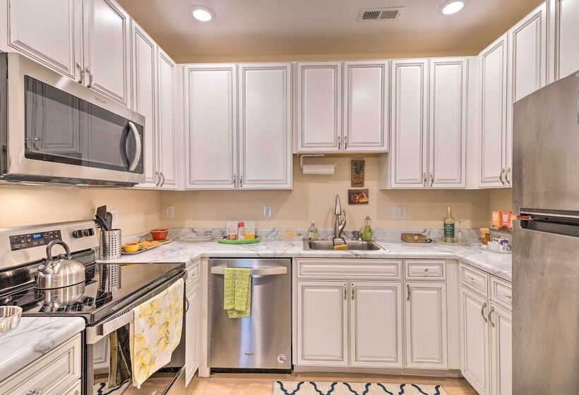 Charming Charlottesville Apt W/ Outdoor Space!