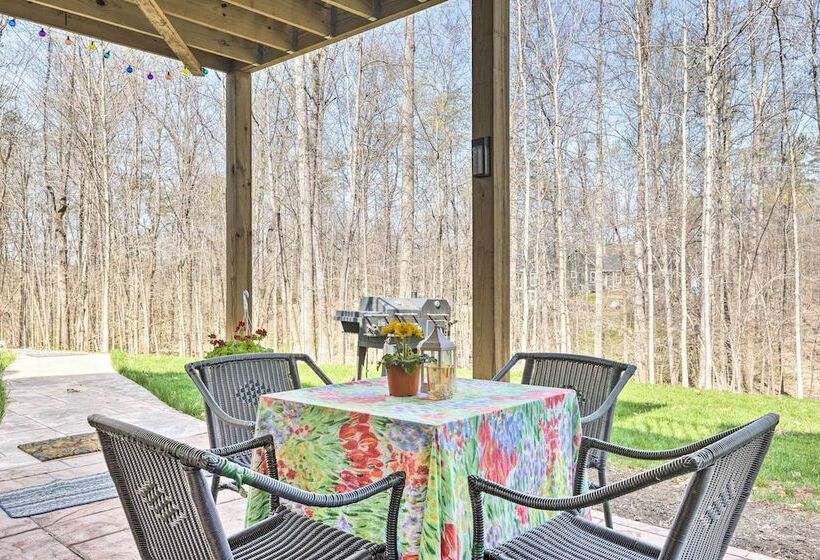 Charming Charlottesville Apt W/ Outdoor Space!