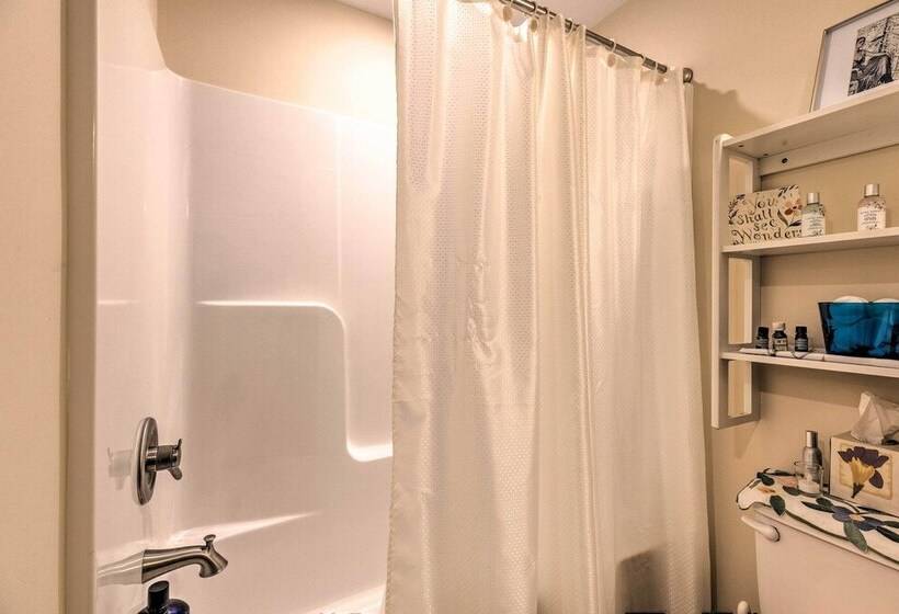 Charming Charlottesville Apt W/ Outdoor Space!