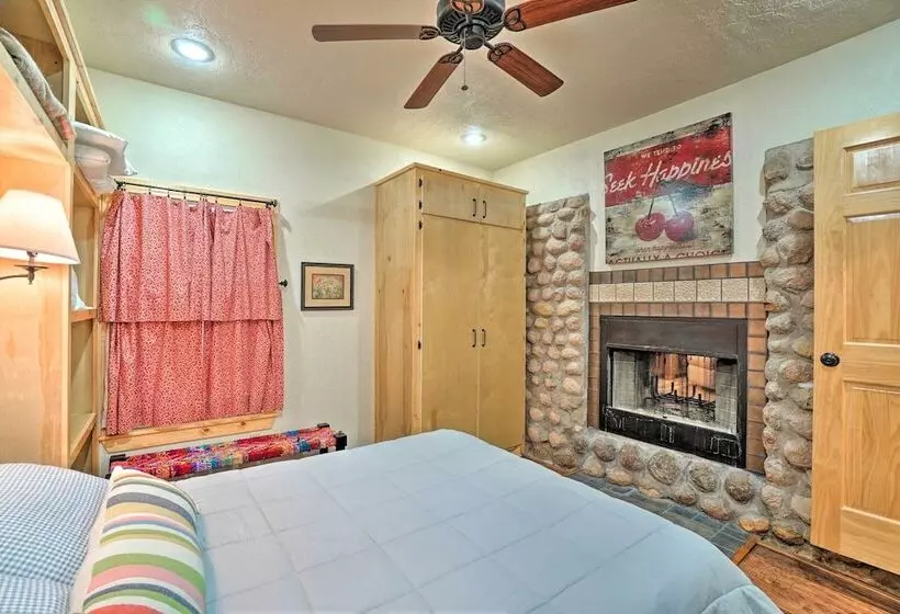 Charming Hilltop Cottage In Medicine Park!