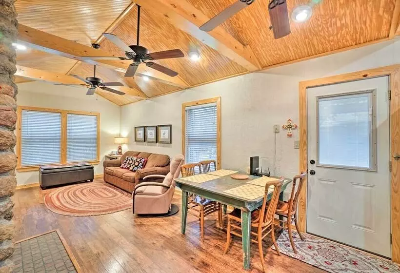 Charming Hilltop Cottage In Medicine Park!