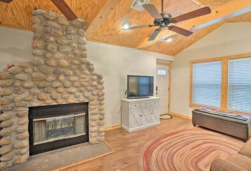 Charming Hilltop Cottage In Medicine Park!