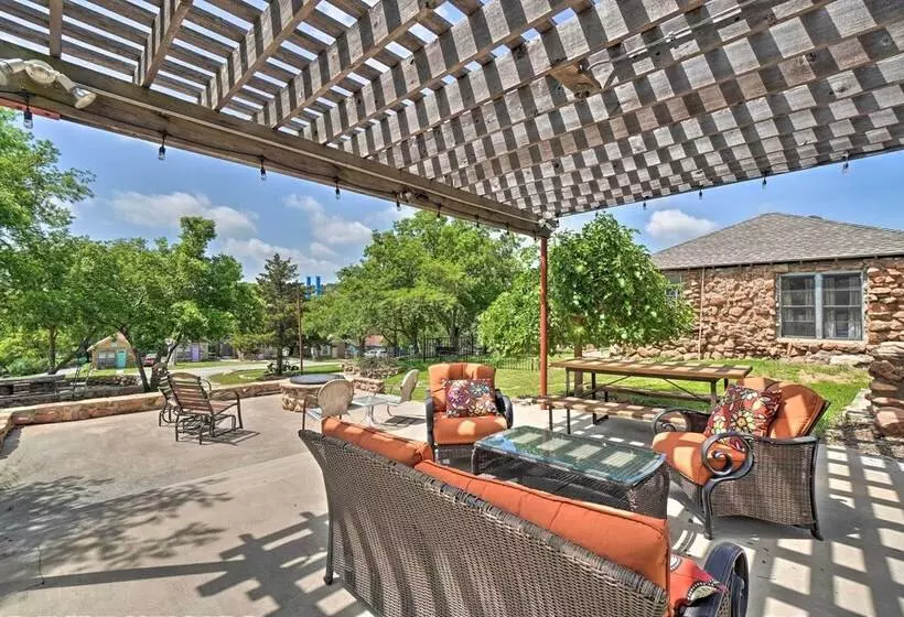 Charming Hilltop Cottage In Medicine Park!